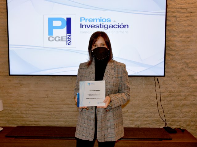 Leticia Sánchez con su premio